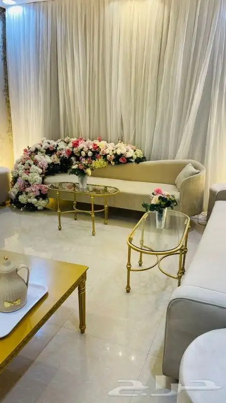 يوجد لدينا صبابين رجال ونساء كراسي طاولات كوشات مداخل 4