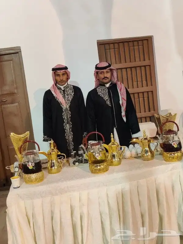 يوجد لدينا صبابين رجال ونساء كراسي طاولات كوشات مداخل 6