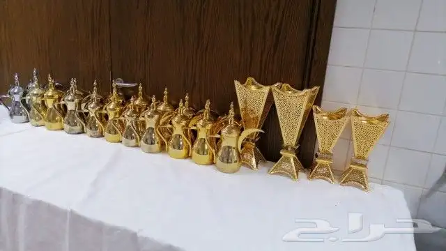 يوجد لدينا صبابين رجال ونساء كراسي طاولات كوشات مداخل 12