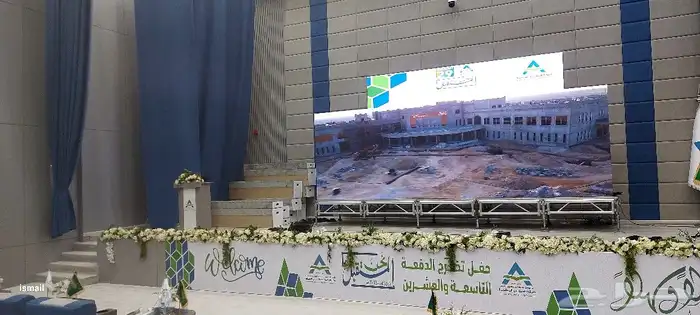 يوجد لدينا شاشات led 7