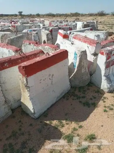 حواجز خرسانيه وحواجز بلاستيكية 0