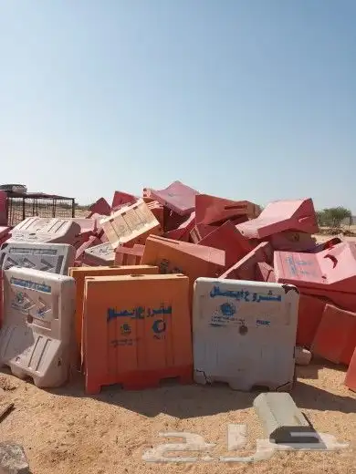 حواجز خرسانيه وحواجز بلاستيكية 2