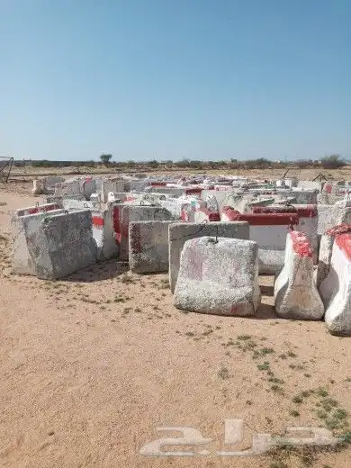 حواجز خرسانيه وحواجز بلاستيكية 5