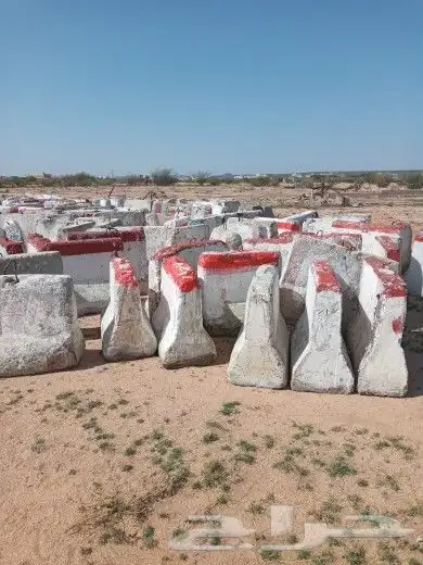 حواجز خرسانيه وحواجز بلاستيكية 1