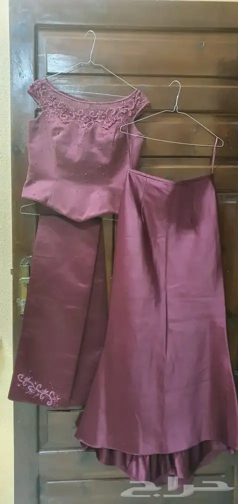 فستان عودي عنابي ثلاث قطع 0