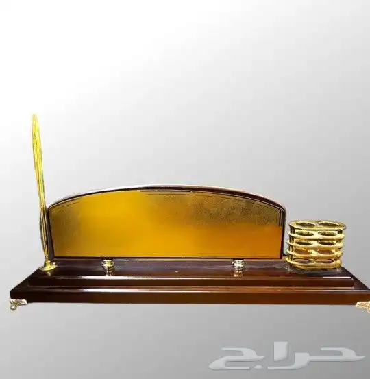 طباعة وتفصيل دروع مكاتب وتفصيل كرستال حسب الطالب 13