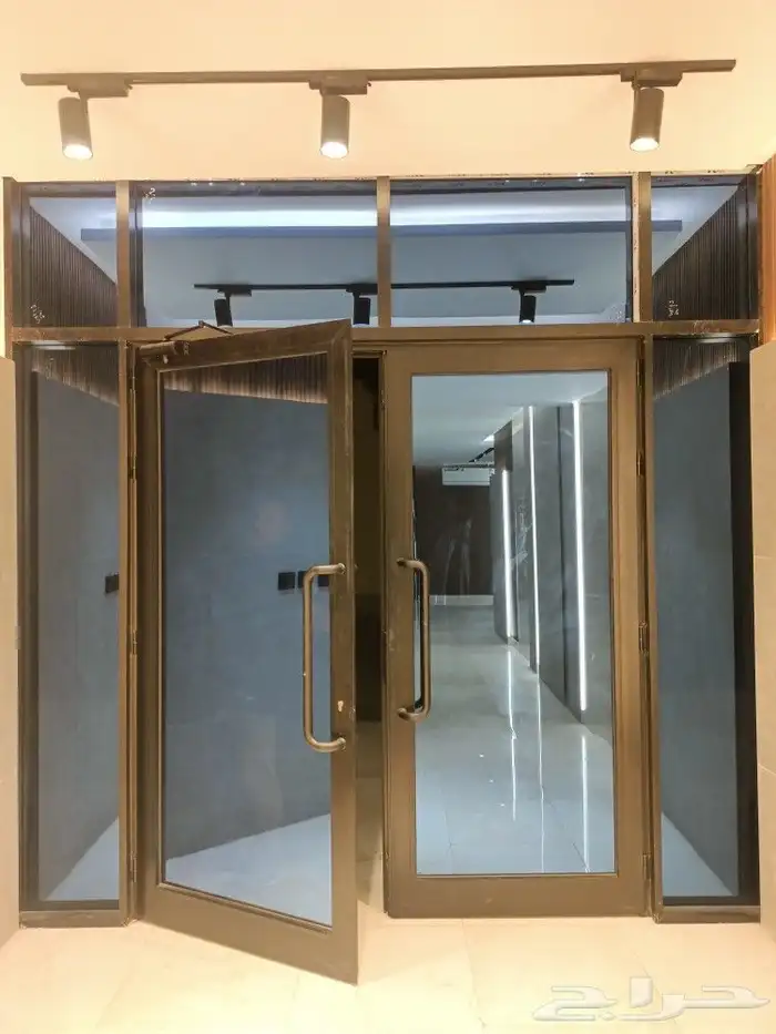 المنيوم ابواب شبابيك واجهات شورات وسكوريت 7