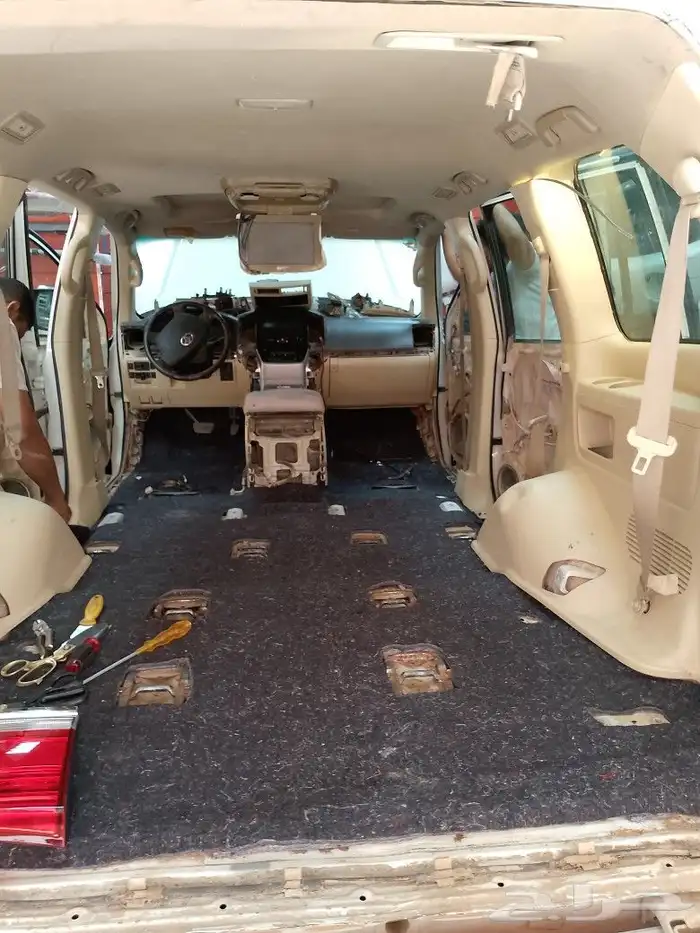 تركيب عازل للصوت والحراره جيب لاندكروزر موديل 2016 1