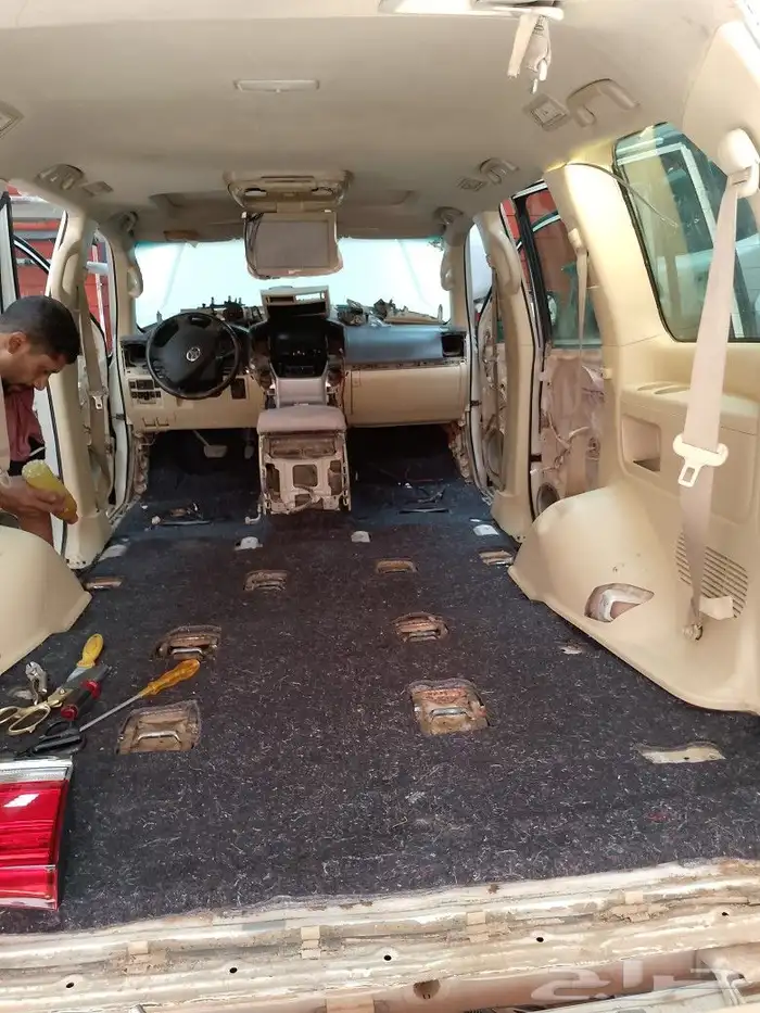 تركيب عازل للصوت والحراره جيب لاندكروزر موديل 2016 0