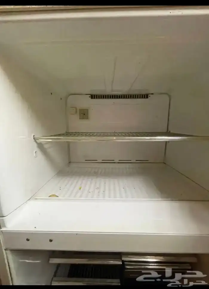 لأصحاب البيوت الشعبية ومحبي التراث والزمن الجميل ثلاجة قديمة 11