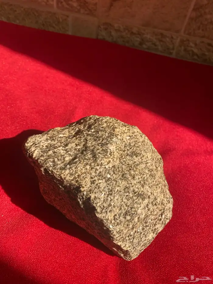 حجر لامع بل الماس 1