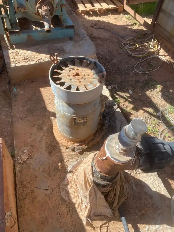 مكينة زراعية فولفو D61 مع طرمبة أمريكية 5 بوصه 5