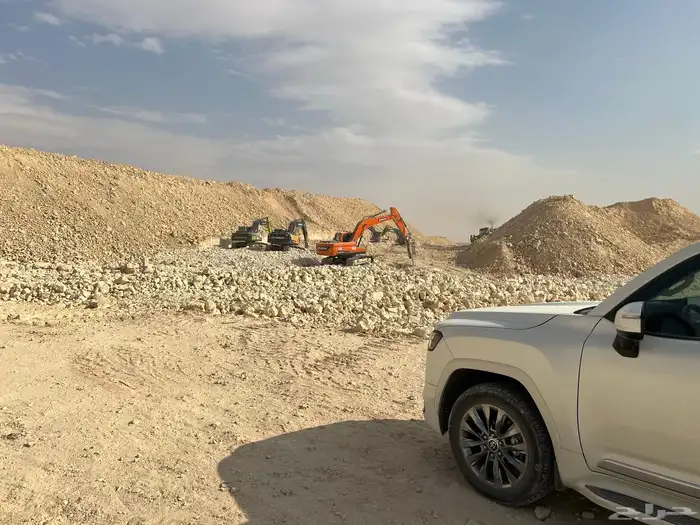 مقاول حفر تسوية بوكلينات بوكلين للايجار 0