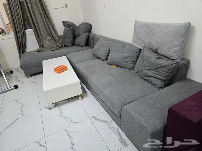 L Shaped Sofa In Good Condition 0