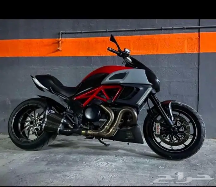 دوكاتي ديافل كاربون 1