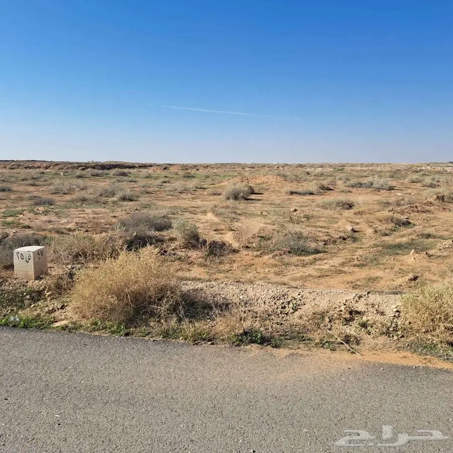 قطعة ارض سكنية شرقية مميزة في حي السلام في الخبراء 4