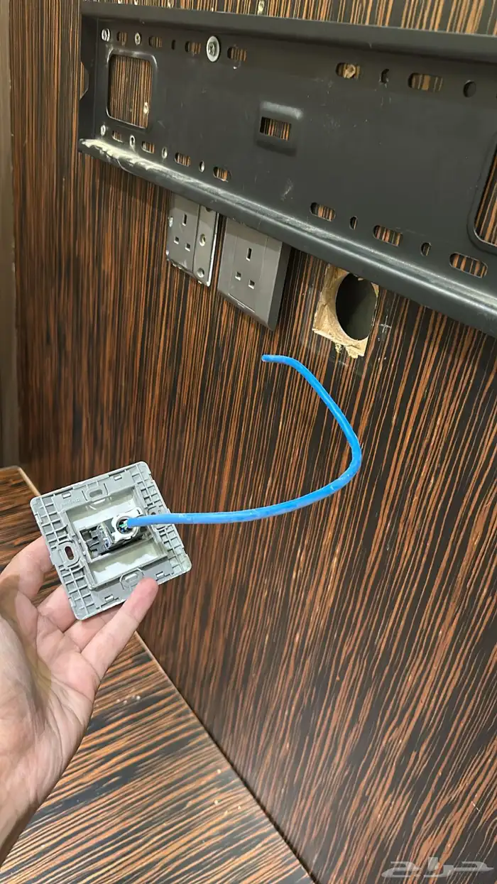 فني شبكات تمديد كيابل cat7 cat6a cat6 ومقويات قراندستريم 7