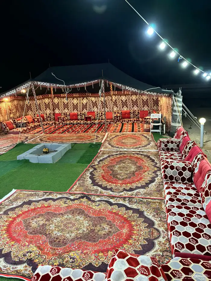 مخيم للبيع قسمين أو قسم منصوبه في الموقع 0