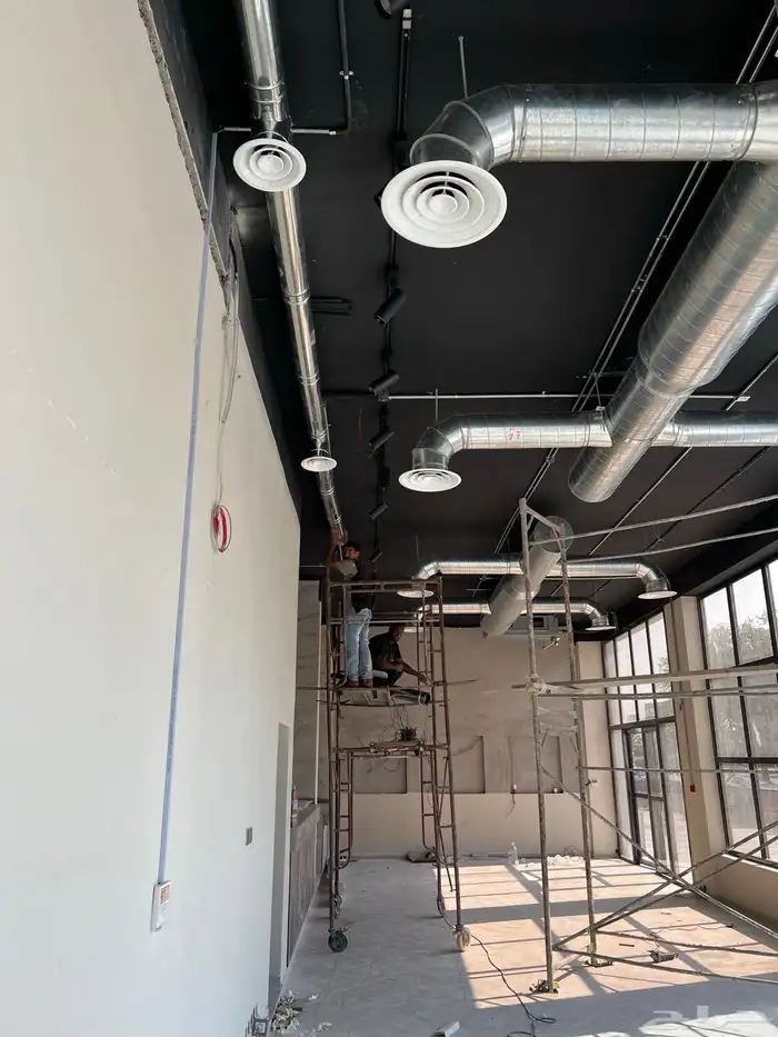 دكت مكيفات مركزية واعمال الكلادينج 36