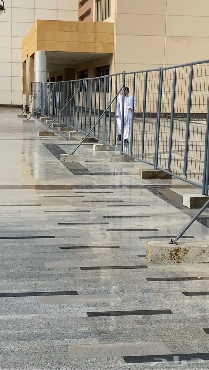حواجز تنظيم تنظيميةصبات خرسانية اسوار شبوك امنية حشود افنتات 1