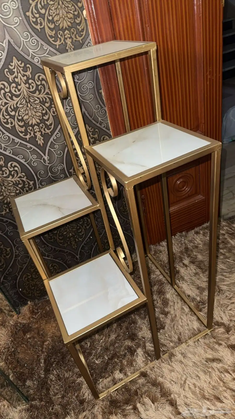 2 طاولات طعام أرضية و2 استاند تحف 1