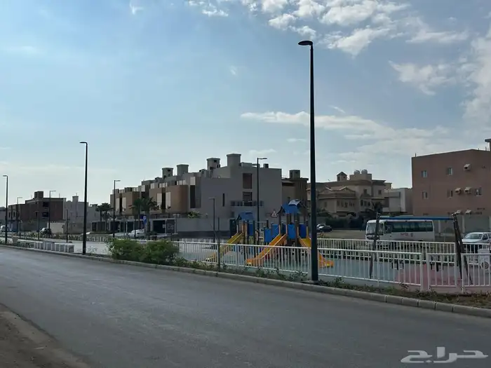 أرض للبيع في حي الياقوت أبحر 7