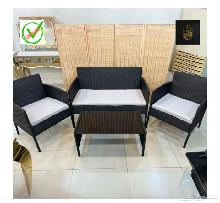 جلسة خارجية مكونة من مقعد ثنائي و مقعدين مفرد و طاولة 0