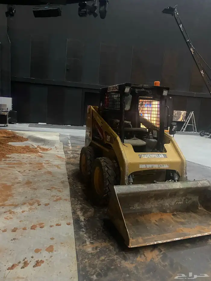 اجار رافعات شوكيه وبوبكاتات وكرينات فركلفتForklift e 10