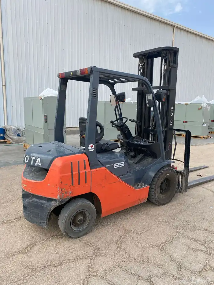 اجار رافعات شوكيه وبوبكاتات وكرينات فركلفتForklift e 1