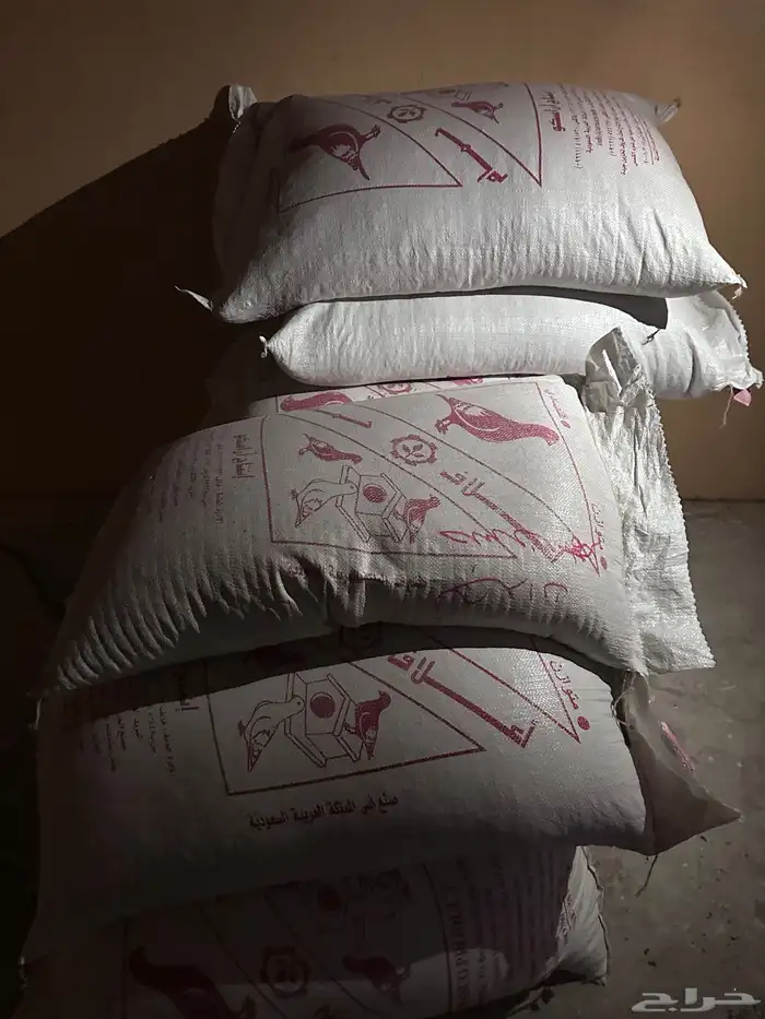 اكل طيور حب و روز و كروان وحمام 1
