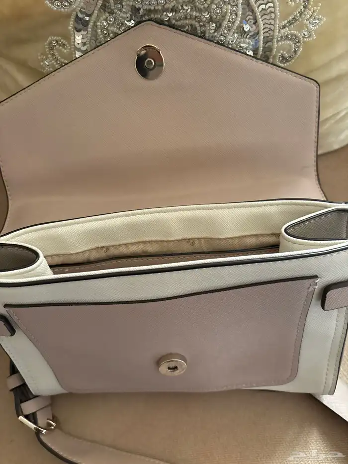 شنطة قيس guess 1