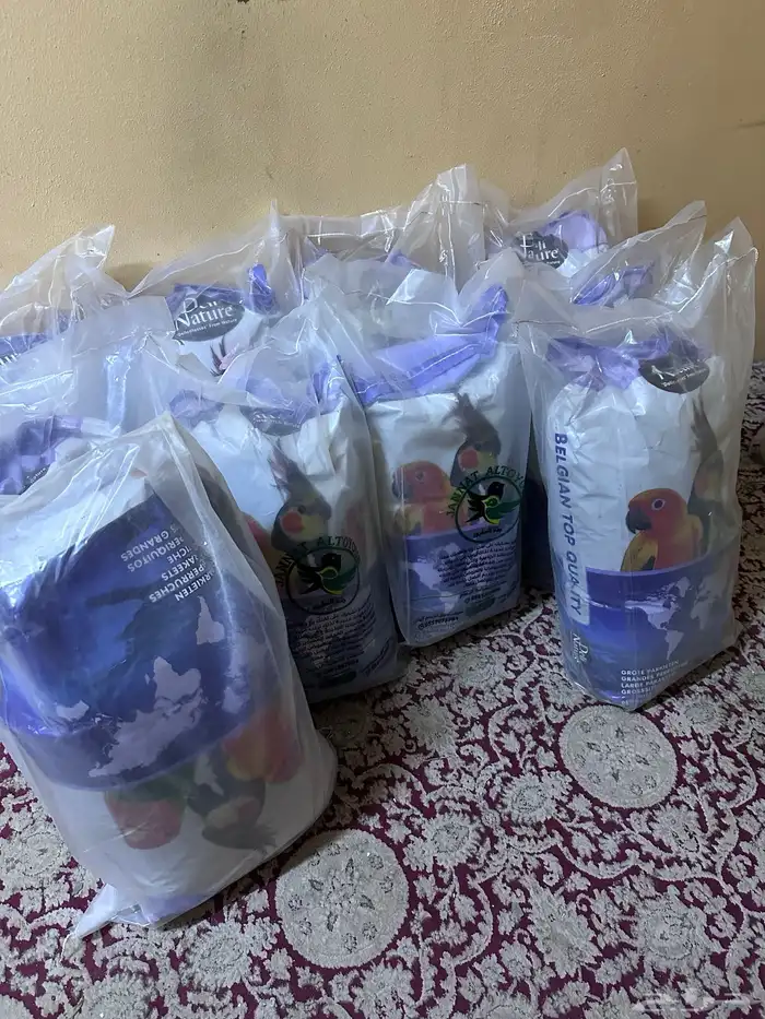 اكل طيور حب و روز و كروان وحمام 2