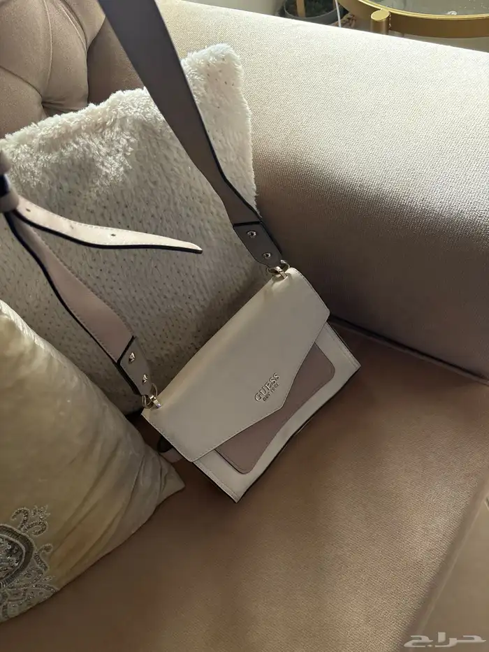 شنطة قيس guess 3