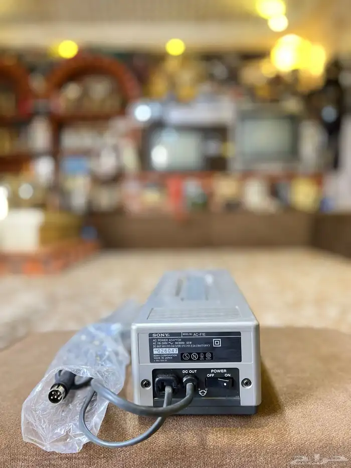 مشغل وشاحن بطاريات SONY قديم مخزن 2
