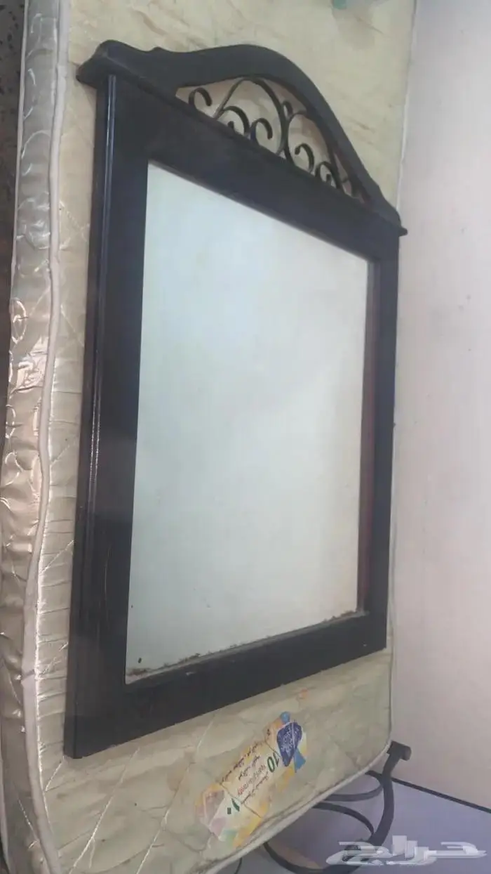 سرير ودولاب ومرايه ومرتبه 0