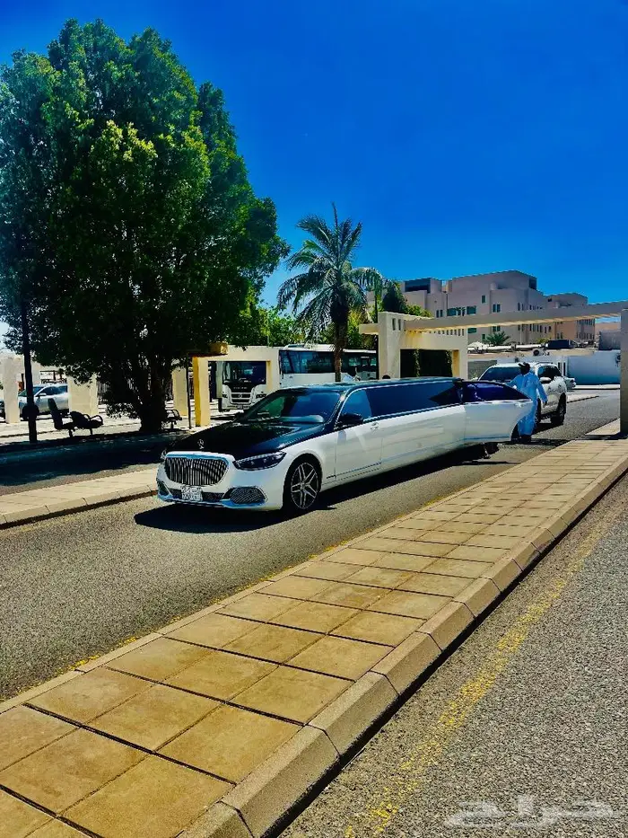ليموزينات vip جميع مناسبات مايباخ رولز تاون كار بي ام 59