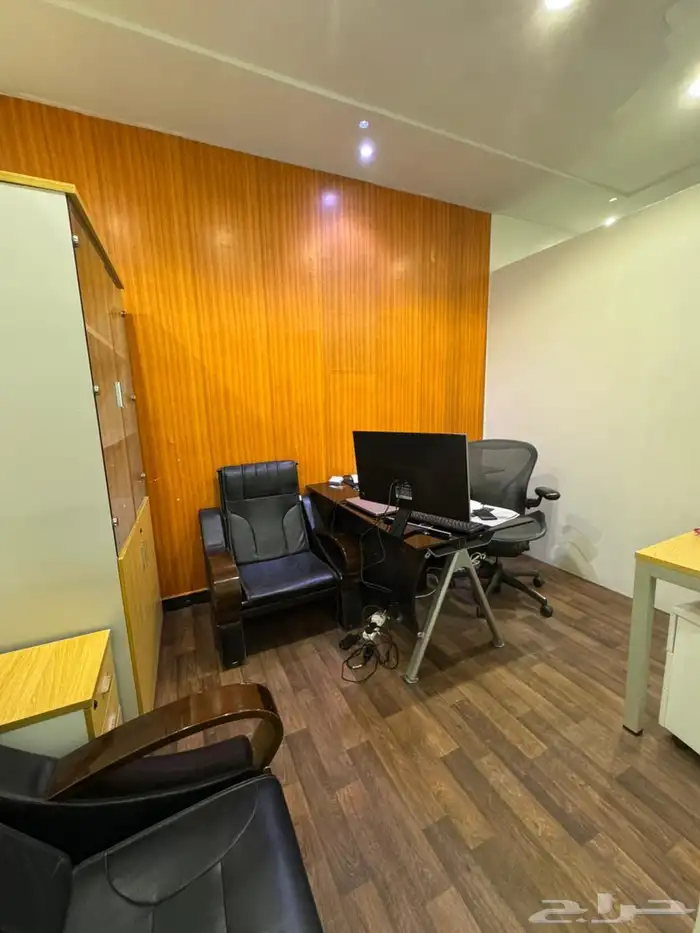 مكاتب مؤثثه للإيجار العارض 1