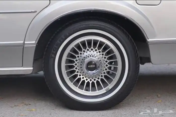 تاون كار 1988 مخزن ماشي 80 الف فقط 2