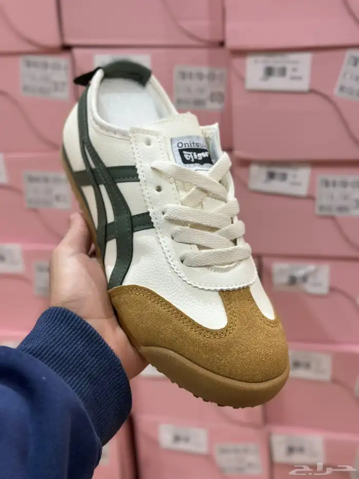 شوزات اديداس وتايجر 2