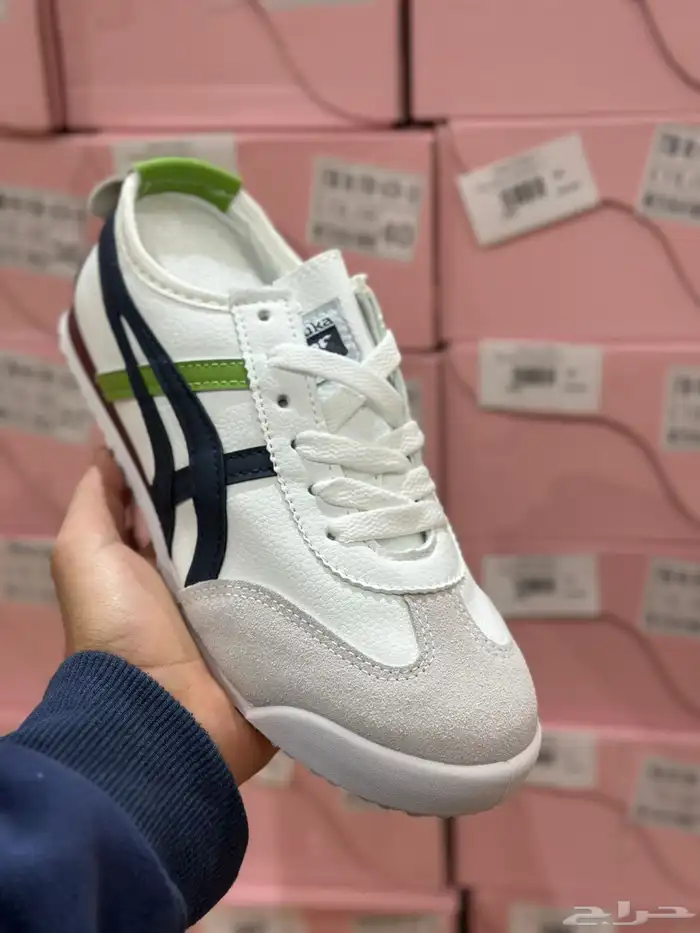 شوزات اديداس وتايجر 4