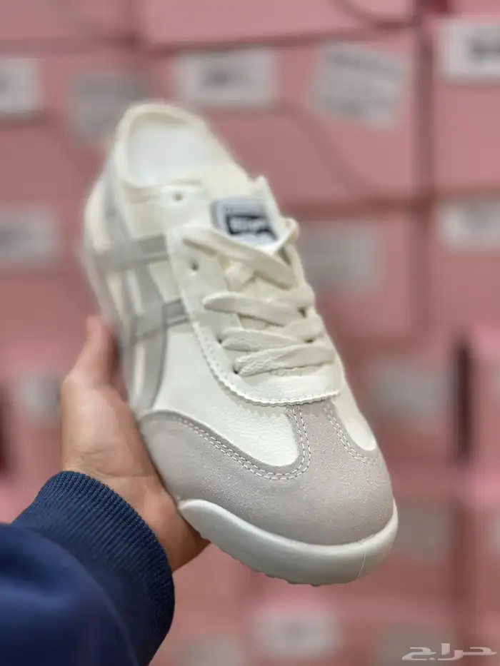 شوزات اديداس وتايجر 5