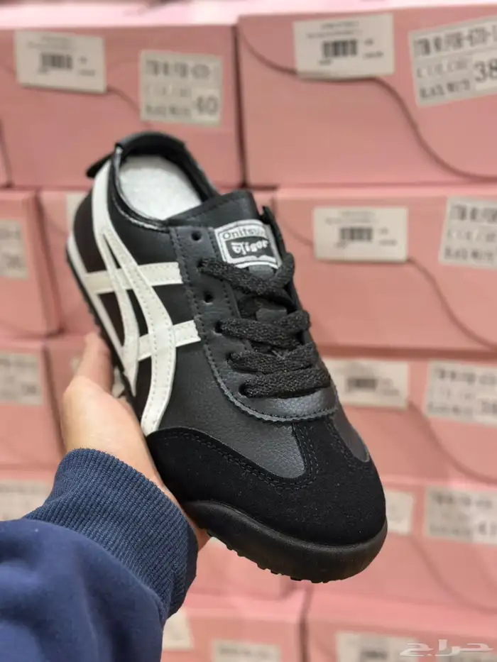 شوزات اديداس وتايجر 1