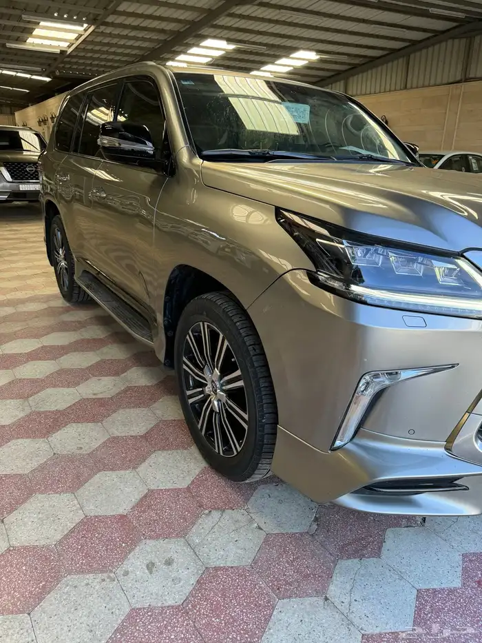 لكزس 2019 فل كامل LX570 2