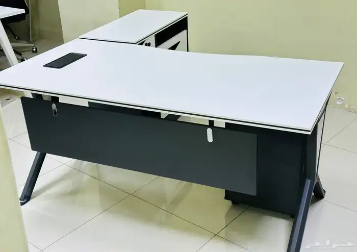 كراسي مكتبيه ومكاتب جميع المقاسات وطاولات اجتماع 30