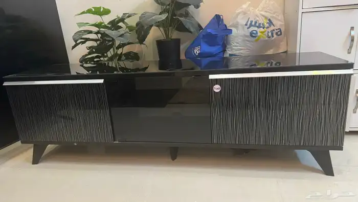 اثاث مودرن وسجاد وستاره وطاوله جانبيه كبيره وطاوله تلفزيون 2