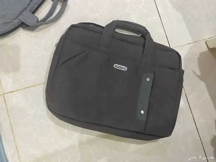شنط كمبيوتر للبيع نظيفه جدا 2