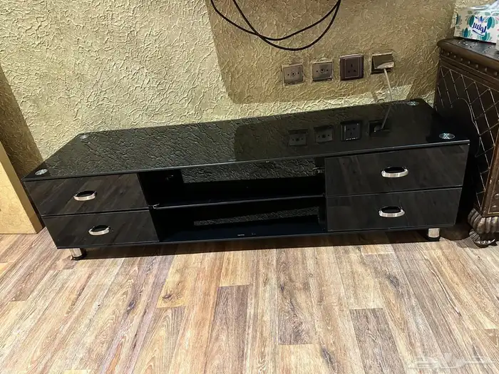 للبيع تلفزيون بلازما و طاولة تلفزيون 4