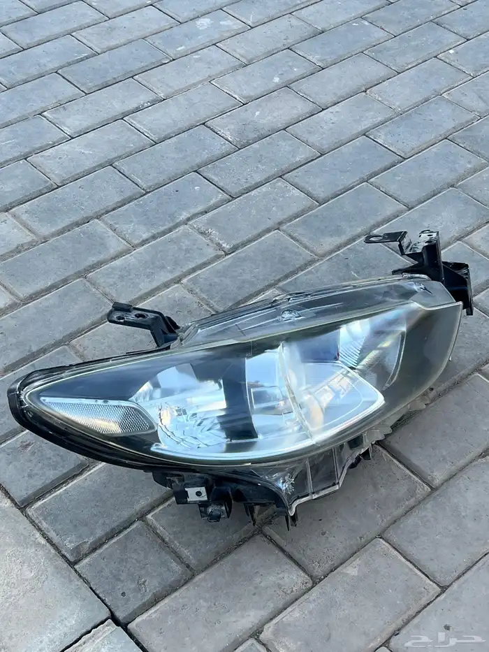 شمعة نور مازدا 6 ( يمين ) 1