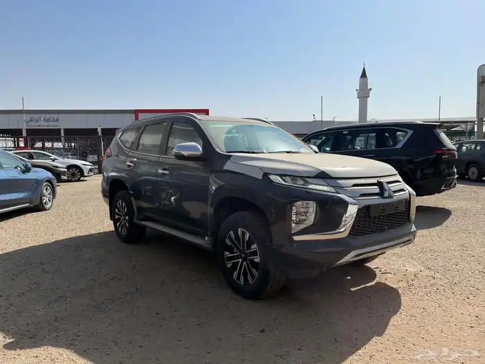 ميتسوبيشي مونتيرو فل كامل ليمتد اصفار موديل 22 بسعر طيب 1