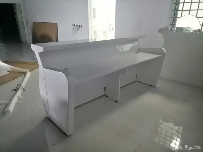 مكتب ابيض و رصاصي طقم مودرن فخم ورك ستيشن طاولة اجتماع كنب 36